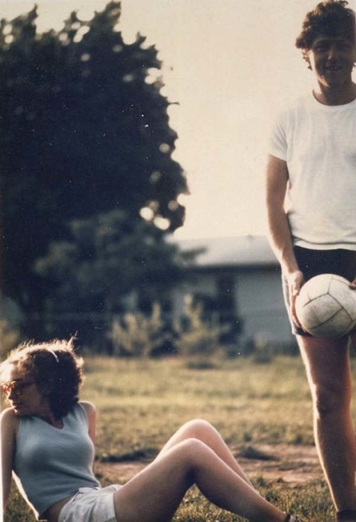 Bill and Hilary Clinton playing volleyball