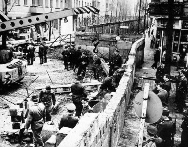 Construction The Berlin wall