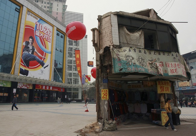 Nail House in Shopping Mall, Changsha China