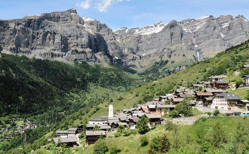 village in the Canton of Valias