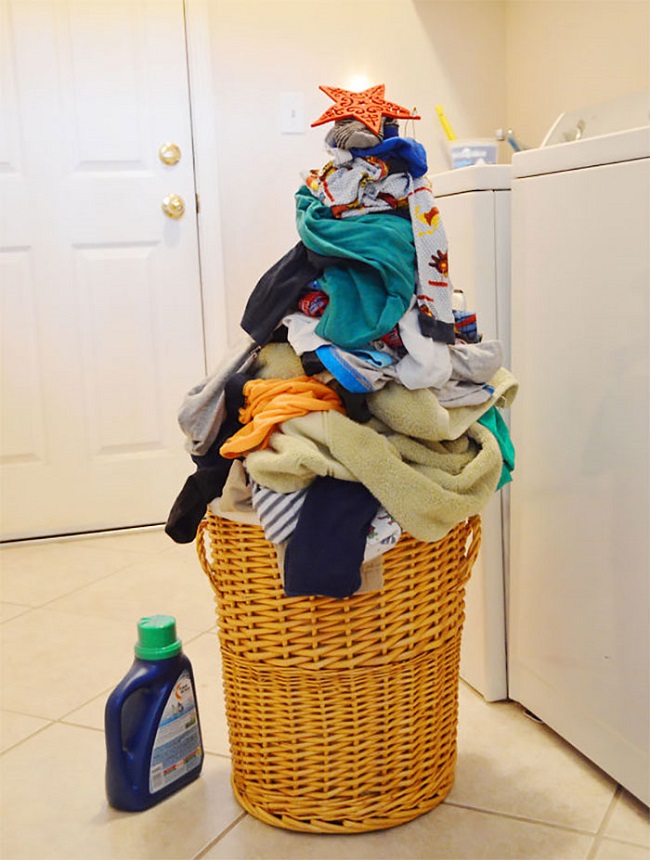 Laundry box used as Christmas tree