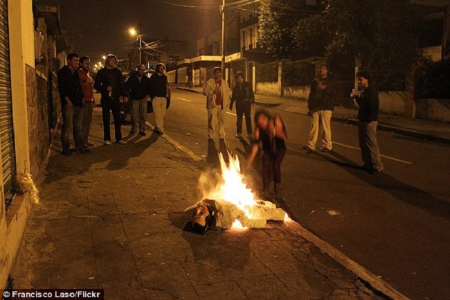 People burn Effigies in Ecuador