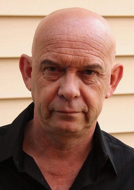 Doug Bradley play Pinhead Character