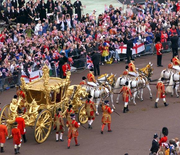 Millionaires played roles of coachmen during the coronation