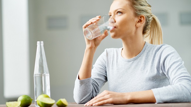 Drinking water prevents food craving