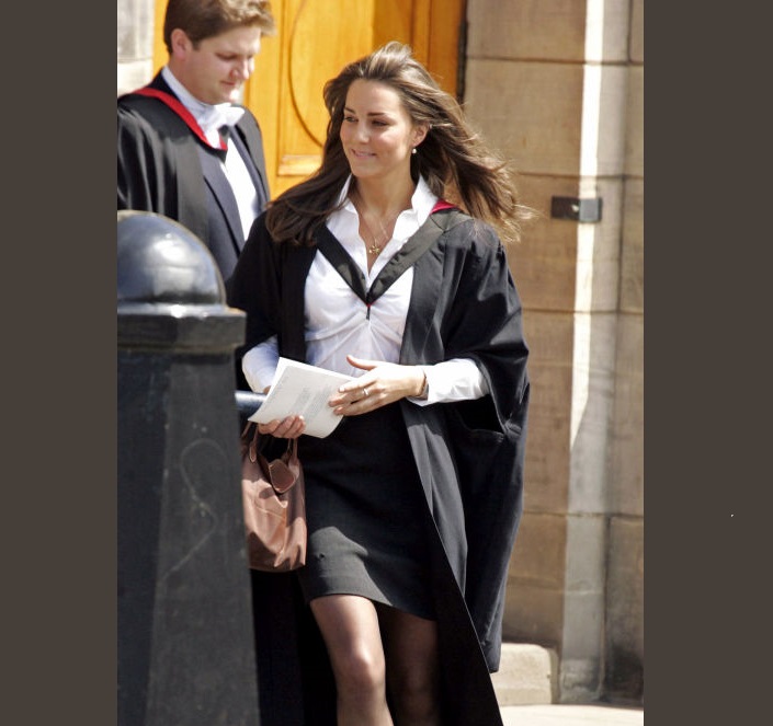 12 Beautiful Pictures of Kate Middleton Showing Her ...