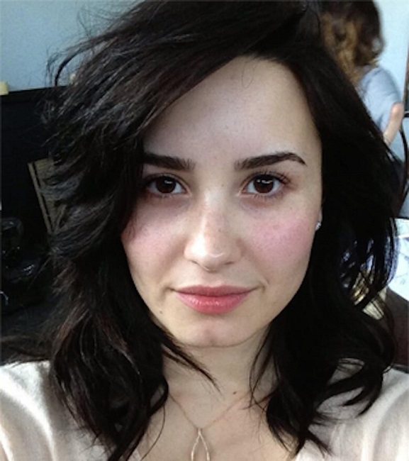 Demi Lovato has the penchant to go makeup-free