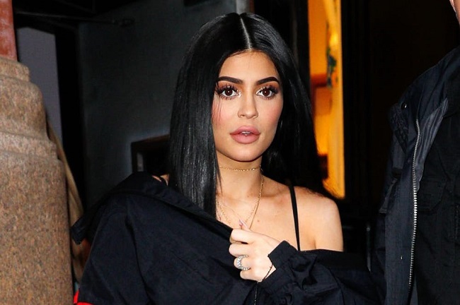 Kylie Jenner loves to put a lot of makeup