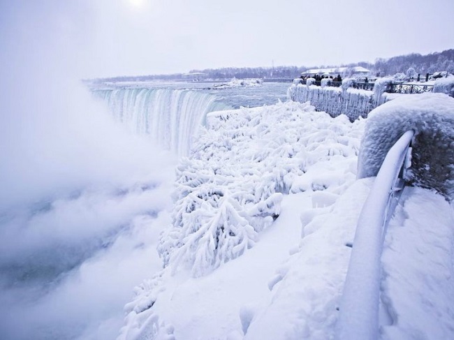 Niagara Falls have frozen solid