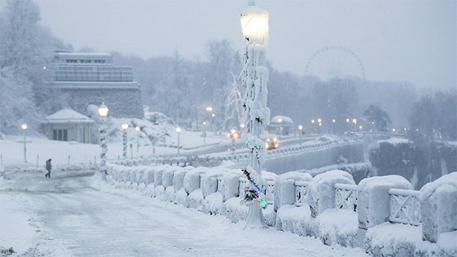 The picture shows the nearby area of Niagara Falls