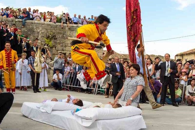 El Colacho Baby Jumping Festival, Spain