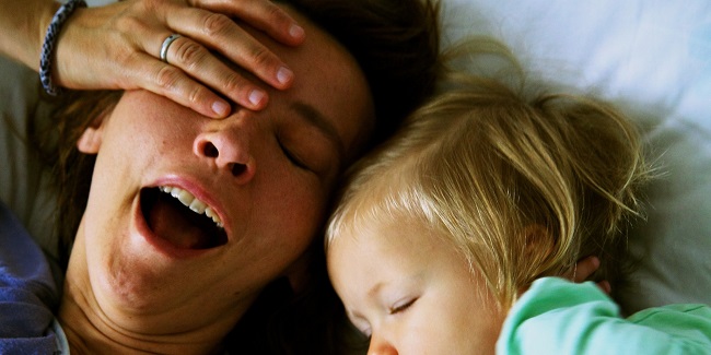 mom sleeping with kid