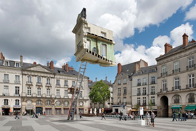 Monte-Meubles, L’Ultime Déménagement – Leandro Erlich