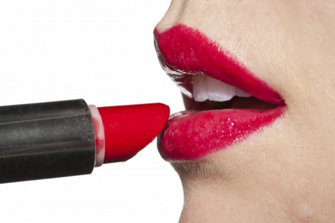 Women eat around 4.5 lb of lipstick in lifetime