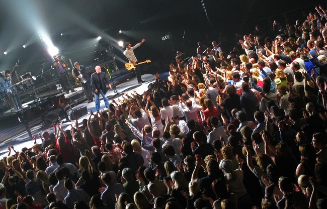 billy joel performing at concert