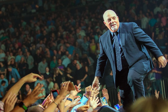 billy joel shaking hand with fans