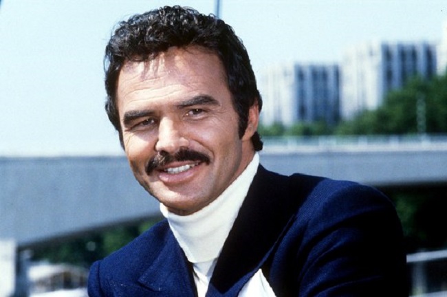 Burt Reynolds auctioned golden globe award to pay bills 