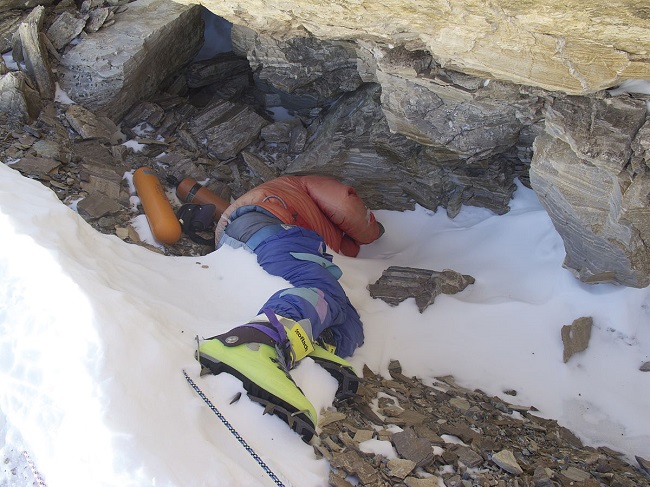 corpse at mount everest 