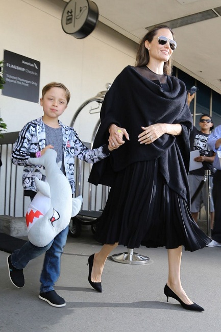 Jolie with kid