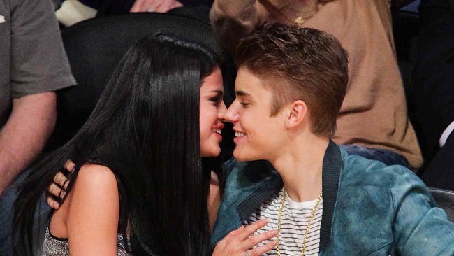 justing kissing selena