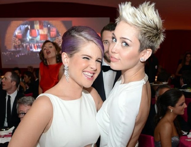 Kelly Osbourne y Miley Cyrus