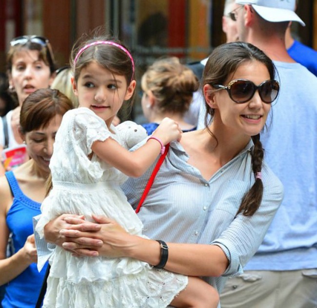 suri cruise with mom