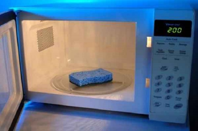 Cleaning a sponge