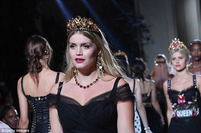 Lady Kitty Spencer dons a crown