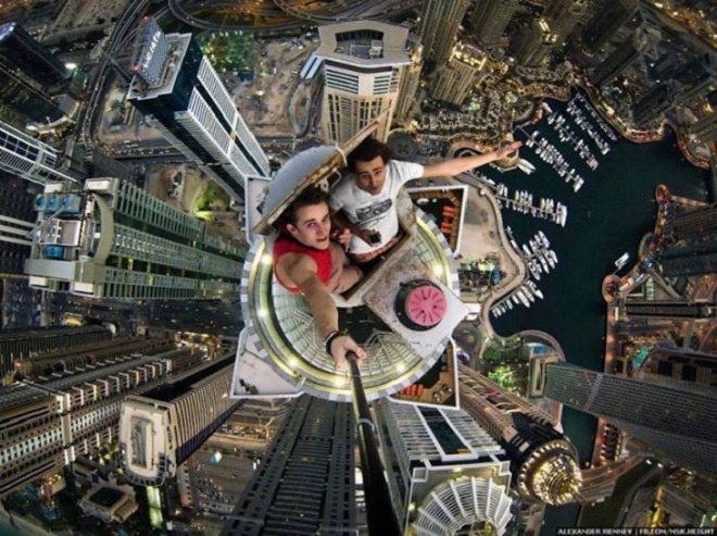 selfie on burj khalifa 