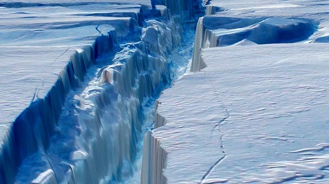 The Breaking of The Larsen Ice Shelf