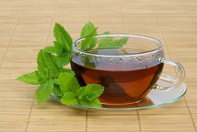 Black or peppermint tea