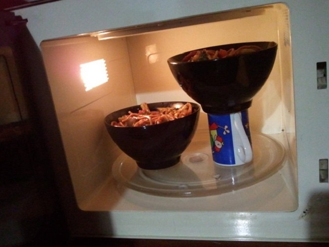 Heating two bowls in microwave