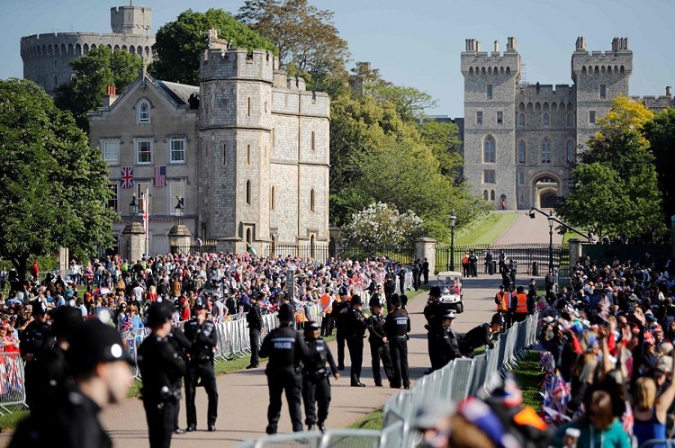 Hundreds of policemen in royal wedding