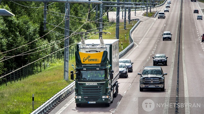 Lorries roll on to world's first electric highway