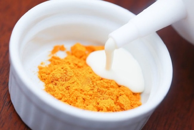 Mix turmeric with milk