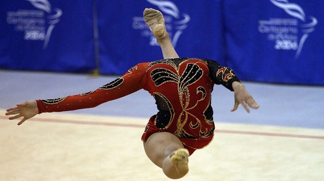 The headless gymnast