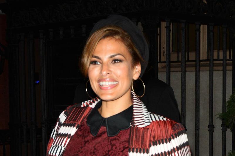 Eva Mendes was a hot dog seller