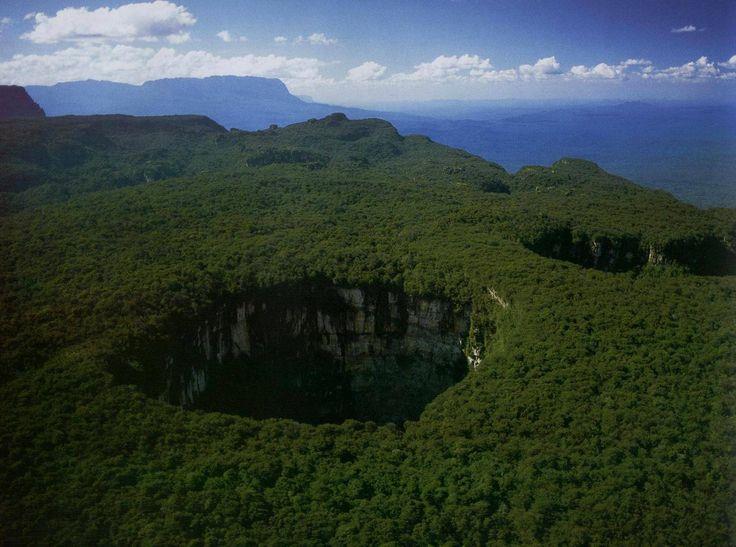 Sarisarinama Sinkholes