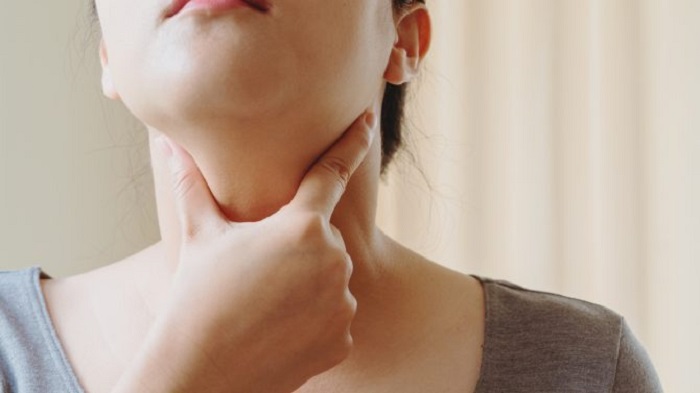 How do doctors treat thyroid diseases